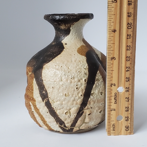 Signed Studio Pottery Vase Great Texture - Picture 7 of 10